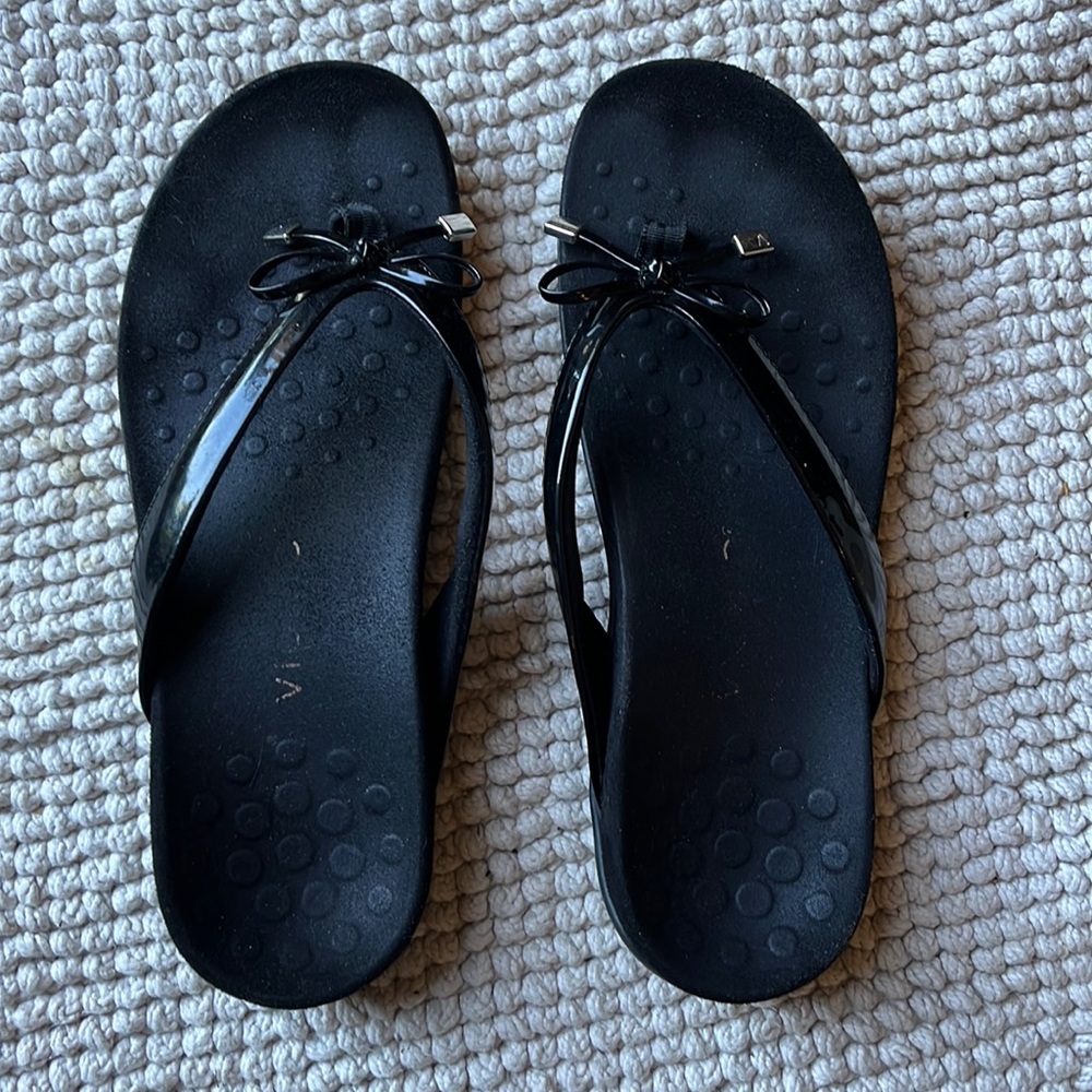 Vionic Bella flip flops